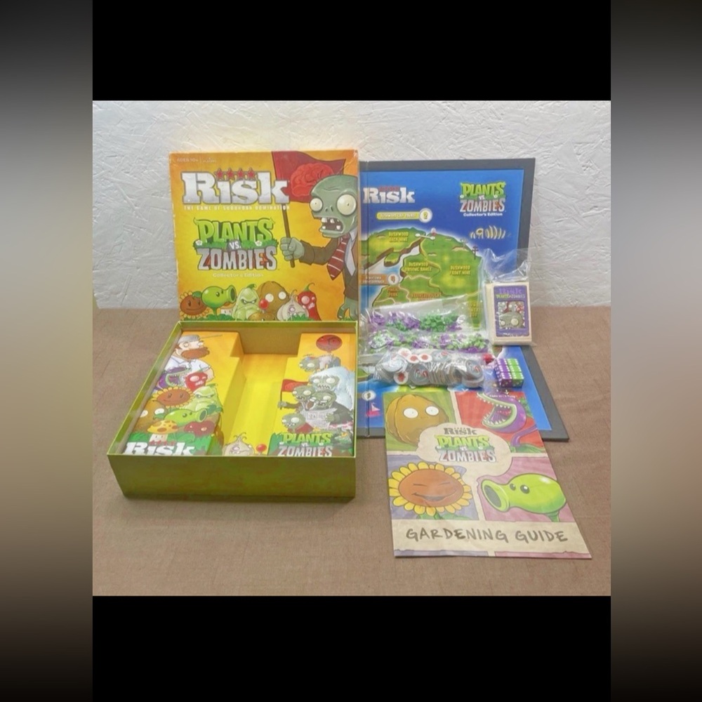 100% Complete Risk Plants vs Zombies Collector's Edition Board Game 2013 PopCap